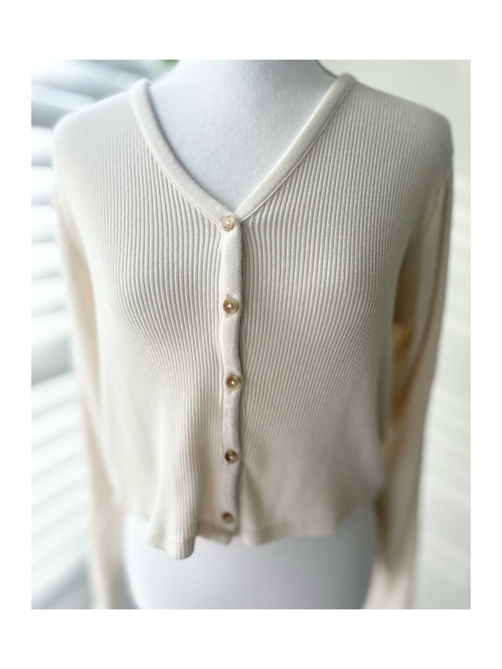 Levi's Cream Ribbed V-Neck Button-Up Cardigan - Picture 3 of 6